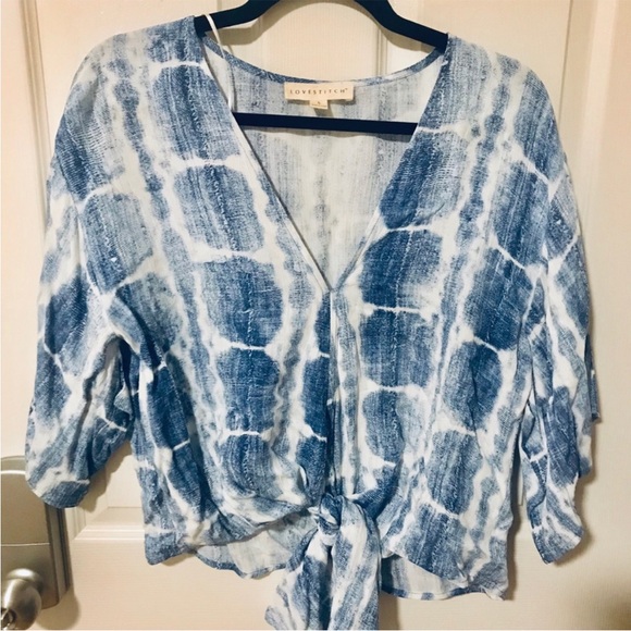 American Threads Tops - Blue tie-dye tie front crop top The size is a very generous small. Medium fit.